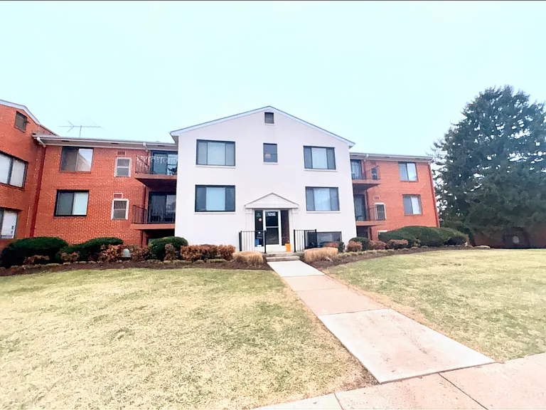 125 E Clubhouse Dr SW #2 — Photo 4