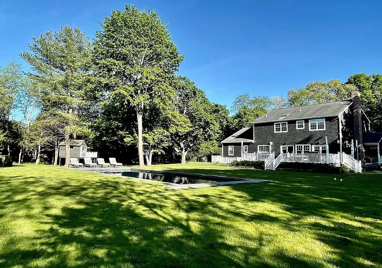 East Hampton Village Fringe — Photo 3