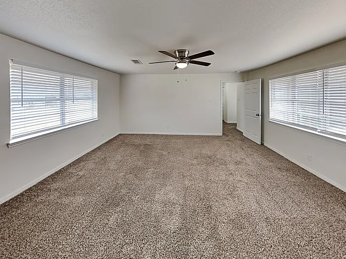 2405 Avenue G — Photo 11