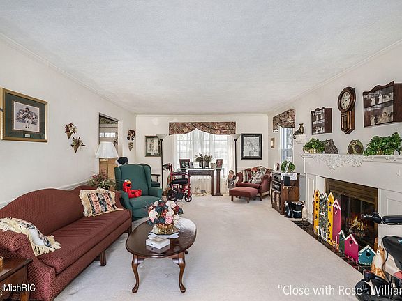 5th image of 944 Brownwood Ave NW