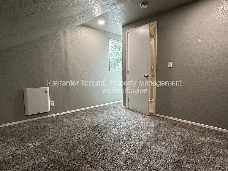 1302 E 40th St #5 — Photo 2