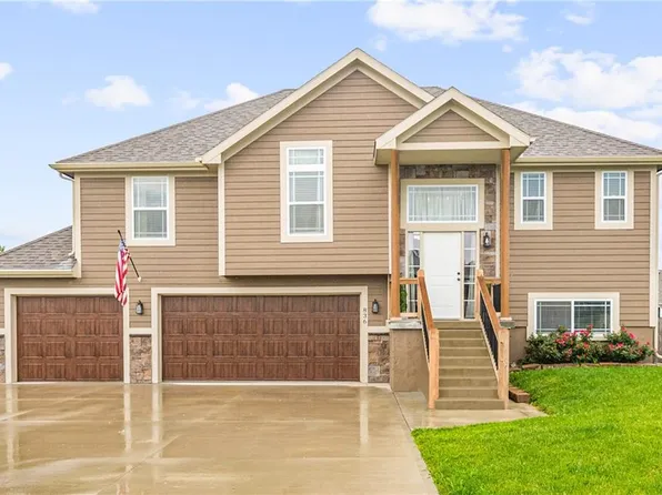 836 N Hickory Dr, Tonganoxie, KS 66086