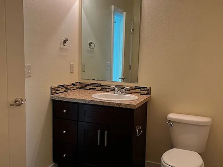 1530 W Ann Taylor St #U — Photo 10