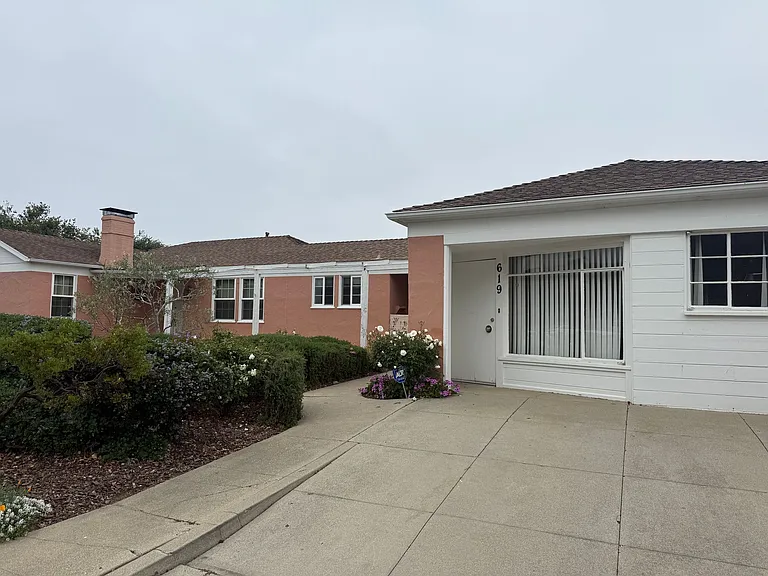 619 W Cypress Ave — Photo 1