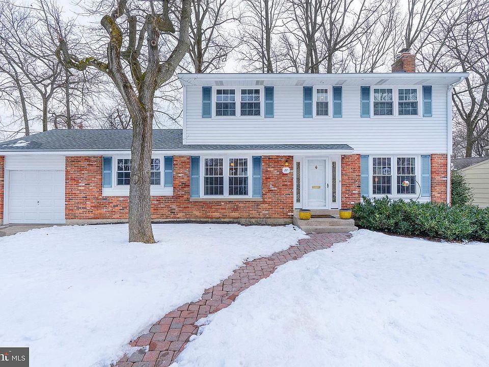1st image of 27 Wheatfield Dr