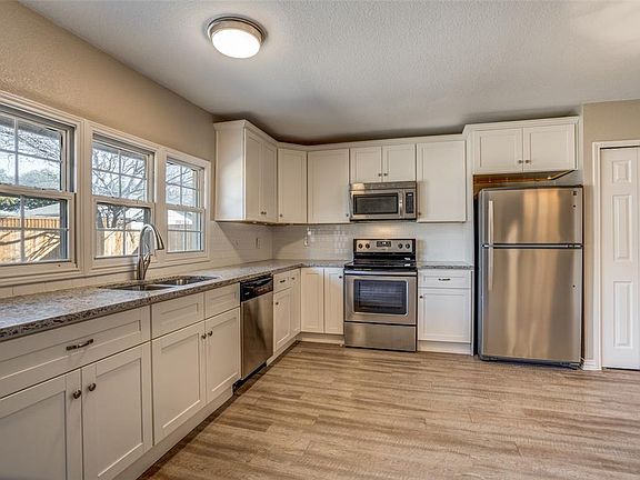 4th image of 1309 Yellowstone Dr