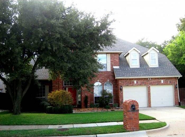 1933 Maplewood Ln