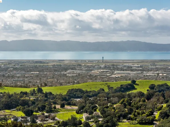 7821 Hansom Dr, Oakland, CA 94605