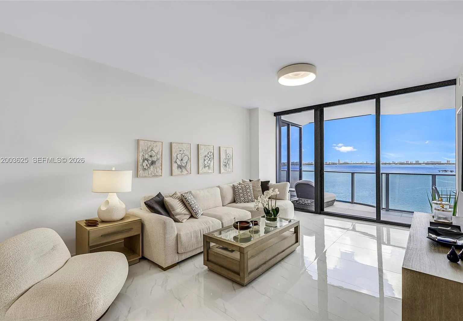 Aria Reserve South Tower — Photo 1