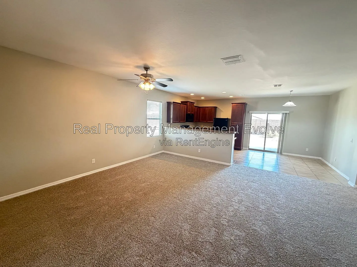 3 bed, 2.0 bath, 1385 sqft, $1,725 — Photo 3