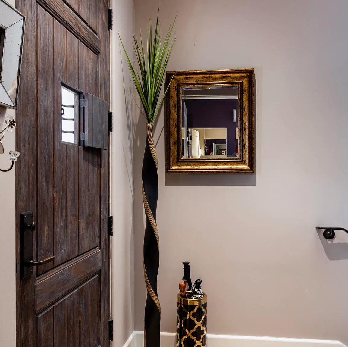 1 bed, 1.0 bath, 932 sqft, $6,000 — Photo 3