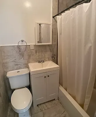 Rented by Current Real Estate Advisors | media 9