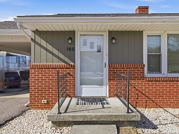 4th image of 745 2nd St