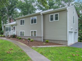 36 Ferncliff Rd, Morris Plains, NJ 07950