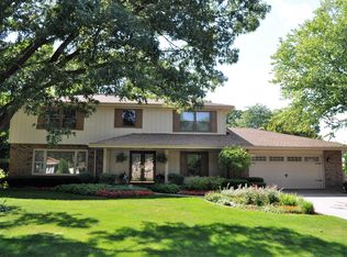 10S330 Hampshire Ln W, Willowbrook, IL 60527