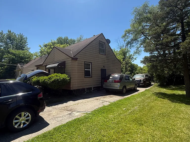 2625 Seneca St — Photo 5