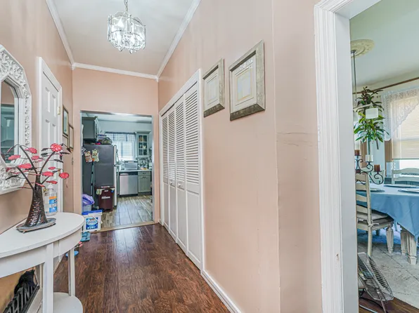 64 Chestnut Avenue image 6 of 27