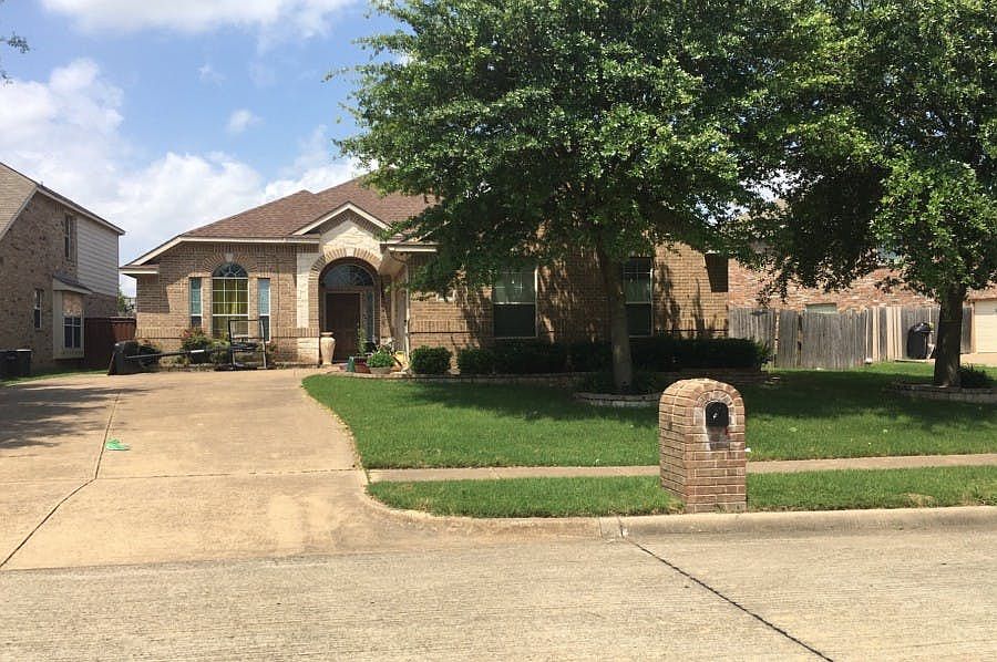 1st image of 2809 Blue Heron Dr
