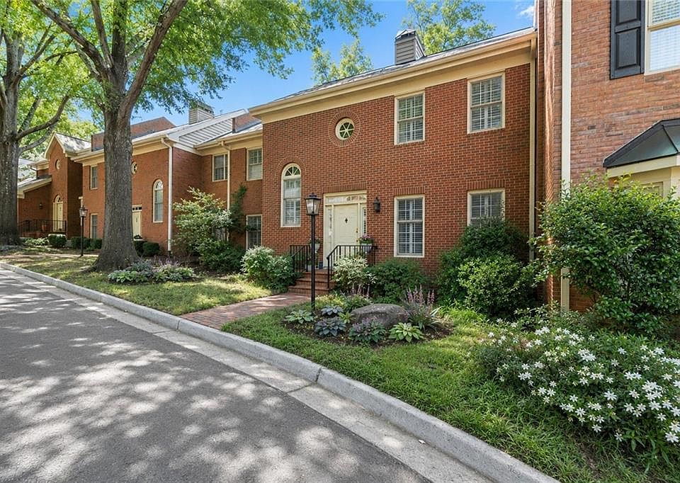 1st image of 40 Ivy Chase NE