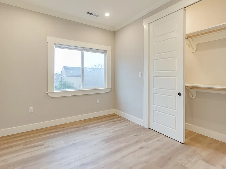 852 Mead Ave — Photo 11