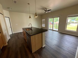 102 16th Ave SW #4, Cedar Rapids, IA 52404