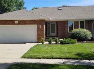 8200 E Pointe Rd, Lincoln, NE 68506