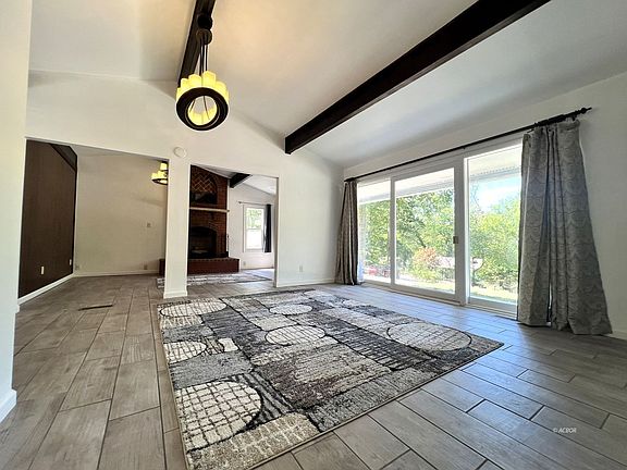 5th image of 34 Briarwood Dr