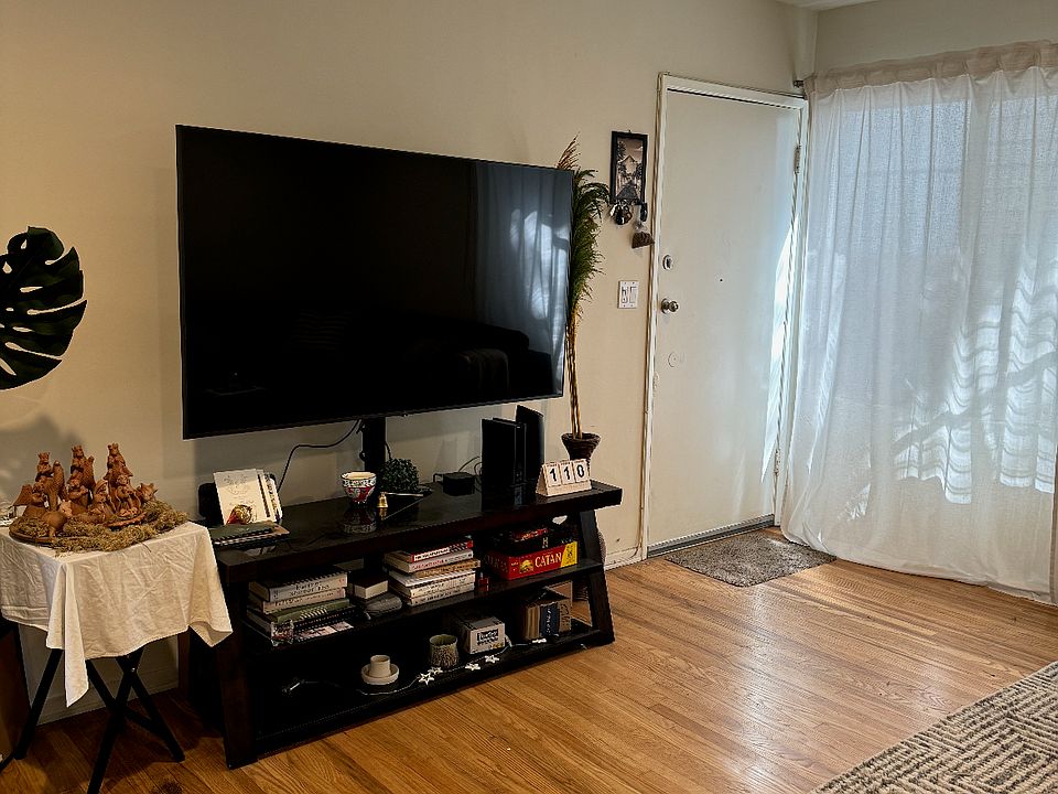 1st image of 1445 Colby Ave APT 2