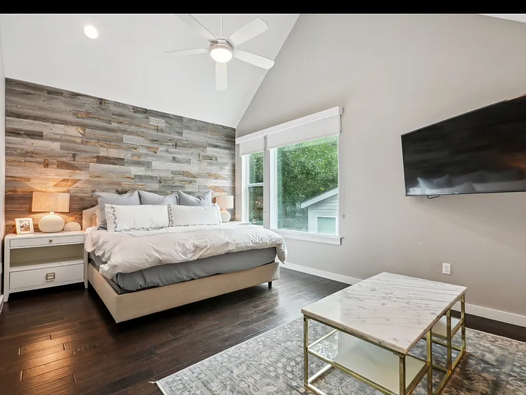 3001 Del Curto Rd — Photo 15