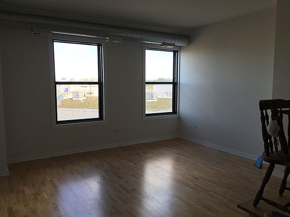 3rd image of 4015 N Milwaukee Ave Unit 513