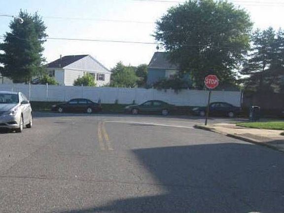 2nd image of 1452 Devereaux Ave