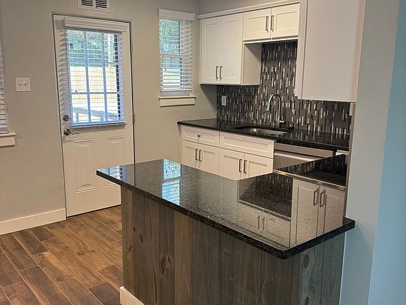 3rd image of 14 Faris Cir