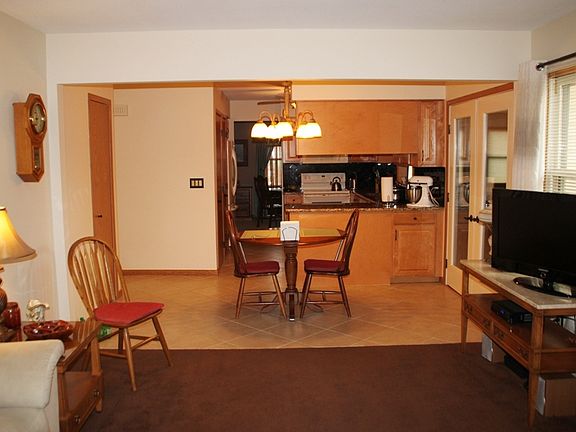 4th image of 437 Truman St