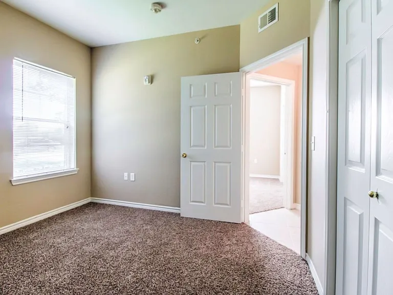 Madison Point Apartments — Photo 6