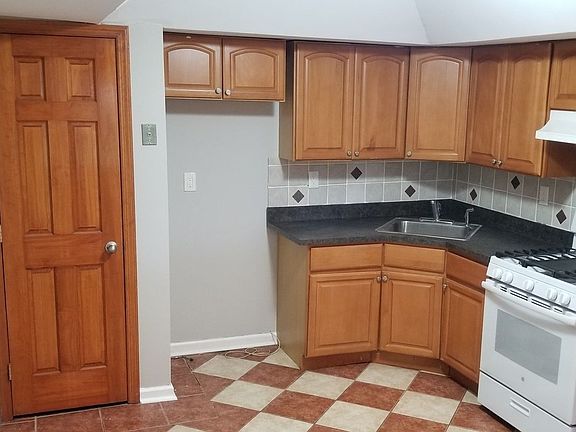 3rd image of 98 Gary Ct #1