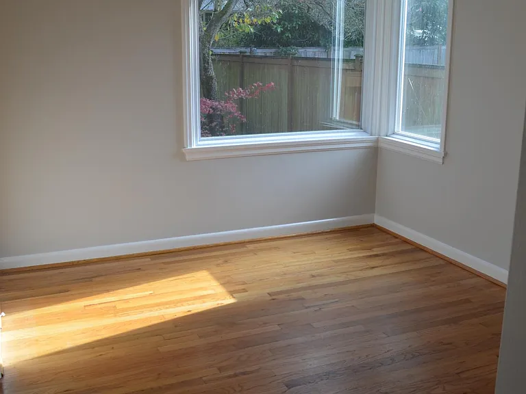 8050 36th Ave NE — Photo 10