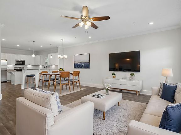3rd image of 210 Olive Row