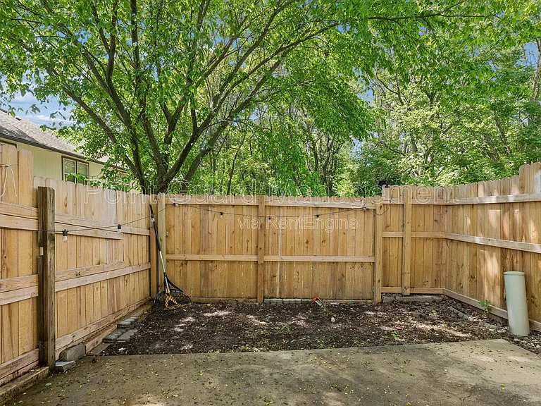 321 W South Ave — Photo 57