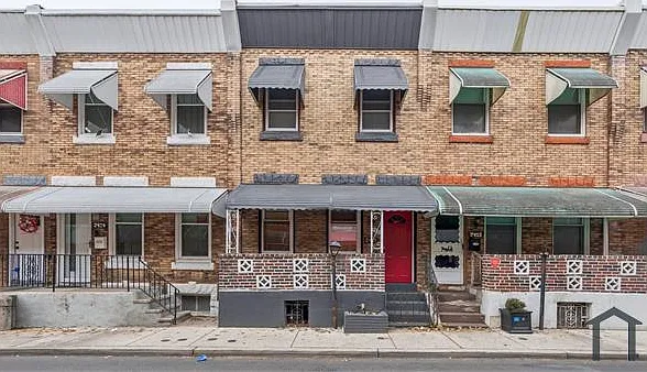2416 N Hollywood St — Photo 2