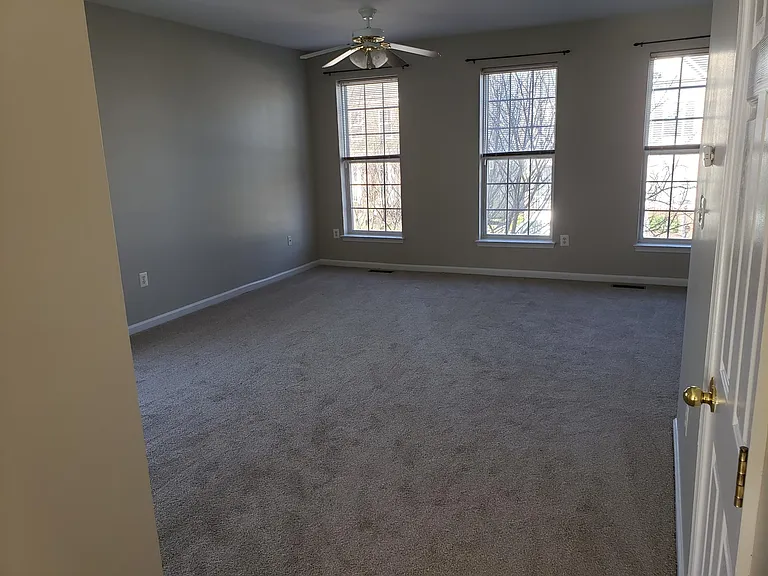 1006 Hoke Ln — Photo 8