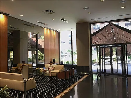 Rented by Century 21 Metropolitan | media 27