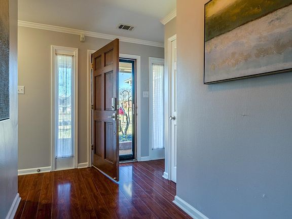3rd image of 372 Meadow Trail Cv