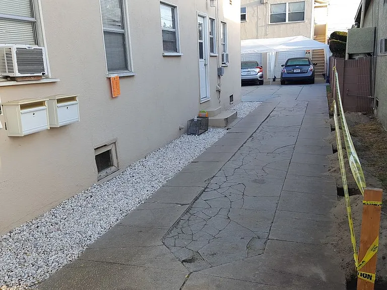 3313 California St #HOUSE — Photo 2