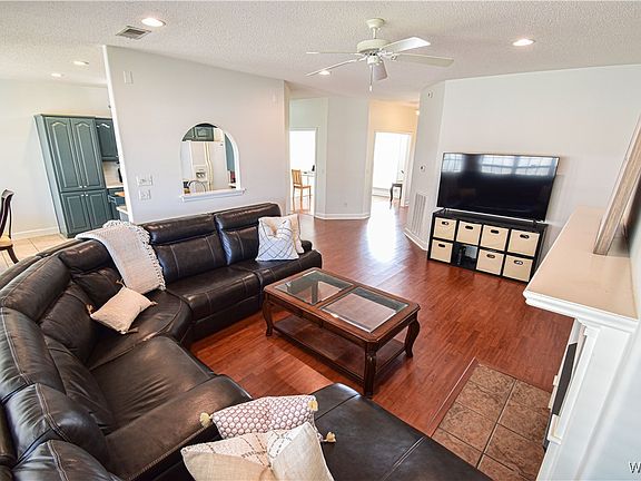 3rd image of 2220 Englewood Dr