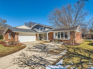 905 N Crestview Dr, Palatine, IL 60067