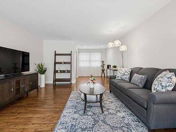 2nd image of 1742 E Tano Ln