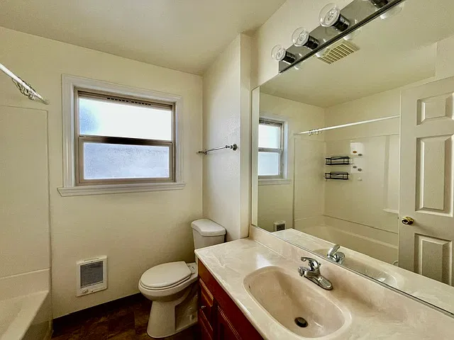 2 bed, 810 sqft, $1,720 — Photo 3