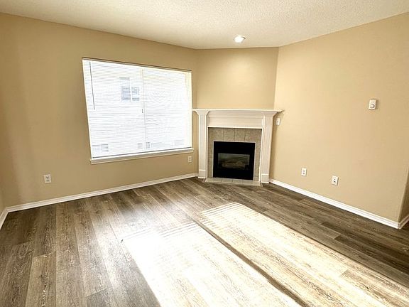 4th image of 14611 SE Lone Pine Dr