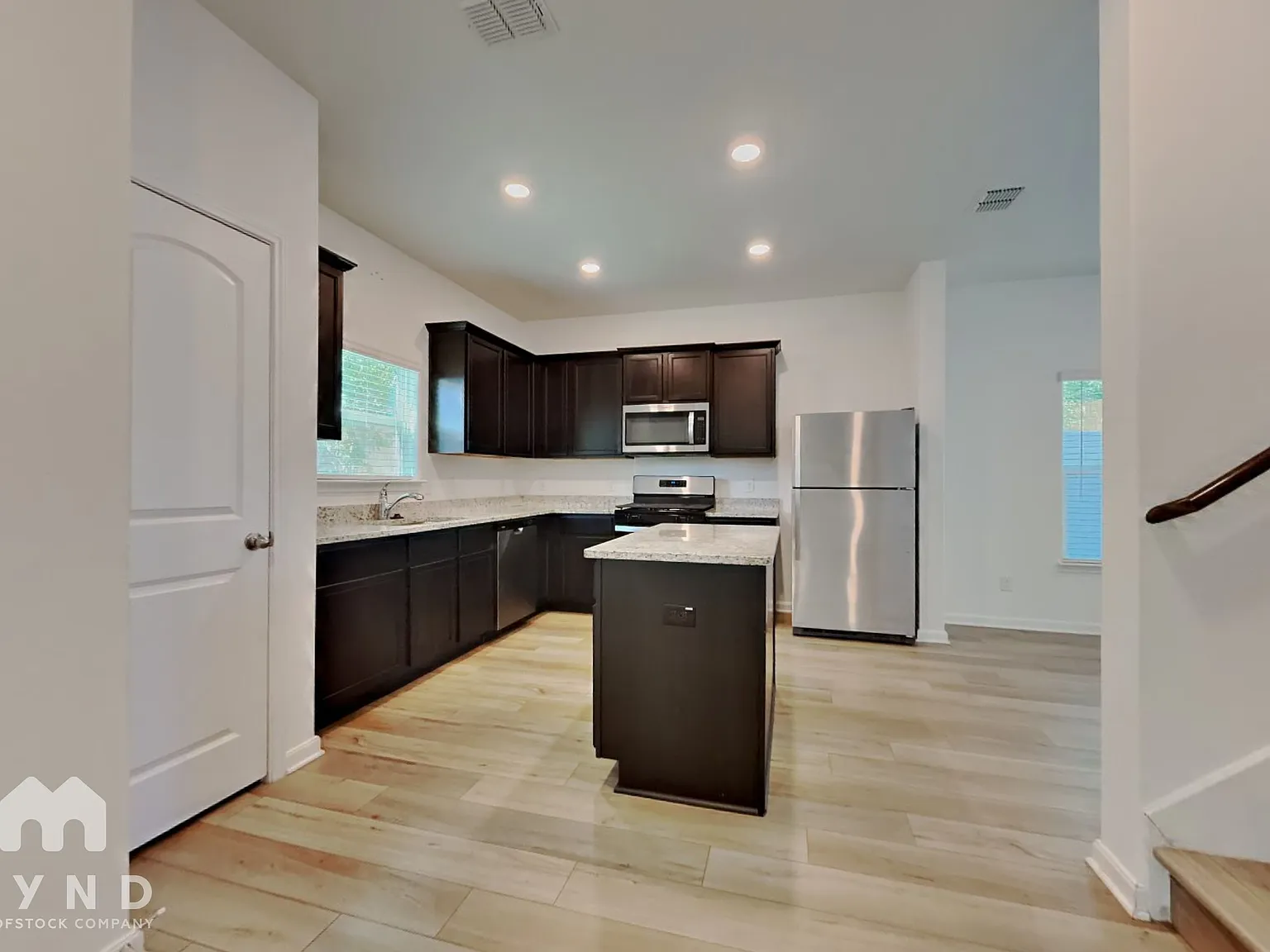 4 bed, 3.0 bath, 2115 sqft, $2,025 — Photo 4
