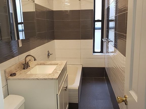 3rd image of 370 Manhattan Ave APT 5D